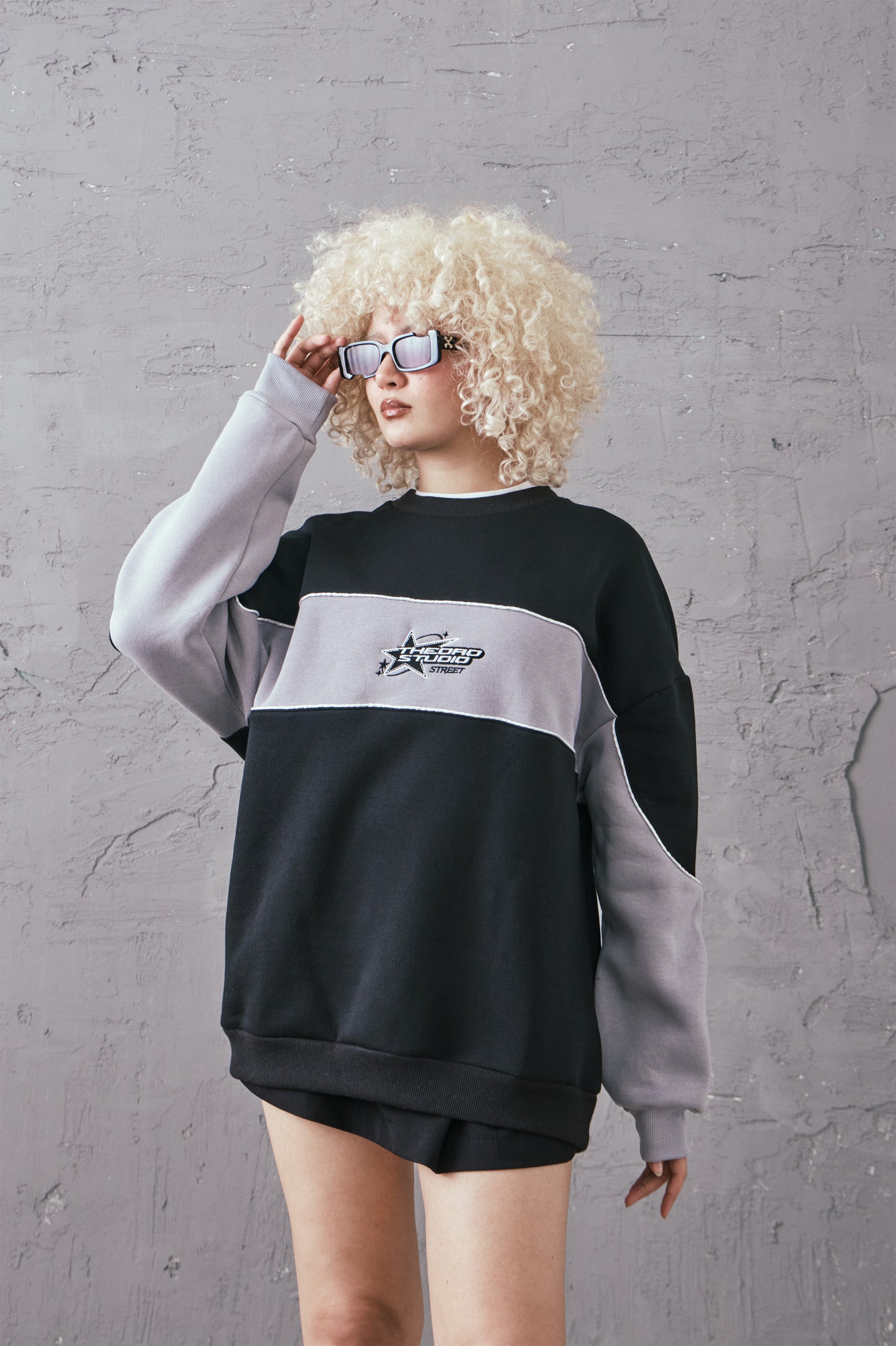 Arabiyeli Nakış Detaylı Siyah Premium Sweatshirt - S111